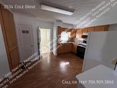 Building Photo - 2534 Cole Dr