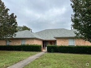 Building Photo - 6222 Summerhill Pl