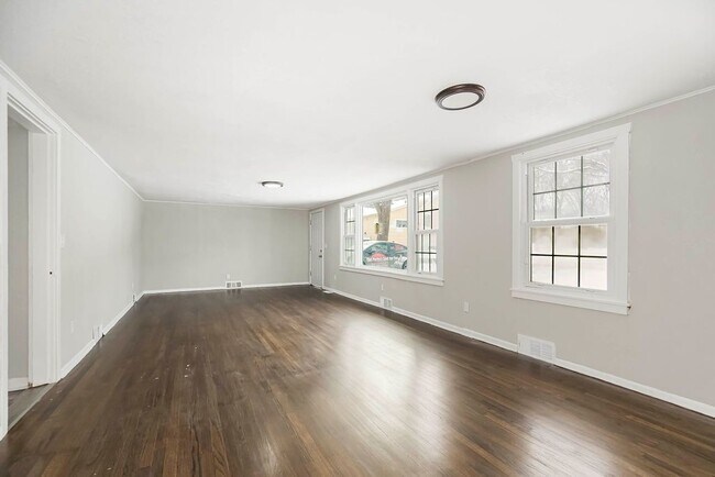 Foto del edificio - Spacious 5-Bedroom Home in Independence, M...