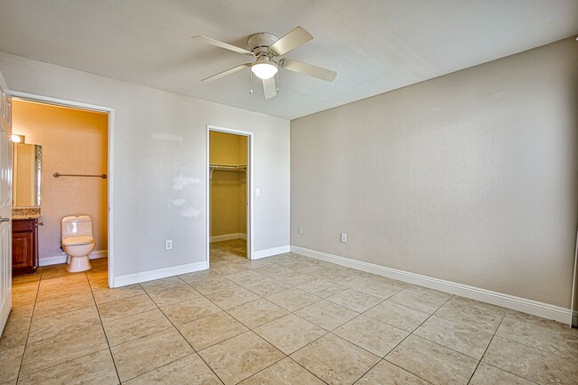 Building Photo - Cozy second floor condo located in gated c...