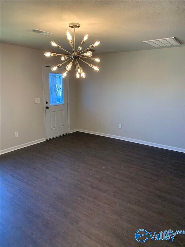 Building Photo - 148 Whitestone Dr NE
