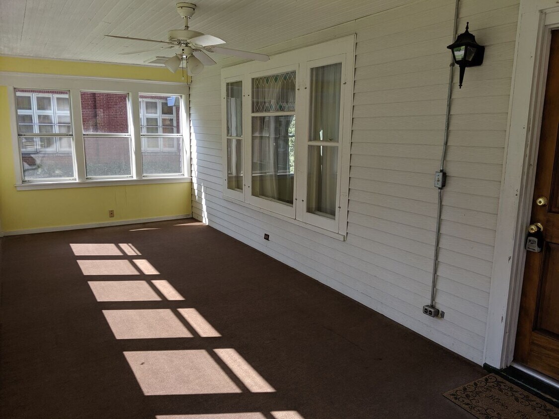 Building Photo - 315 S 3rd St