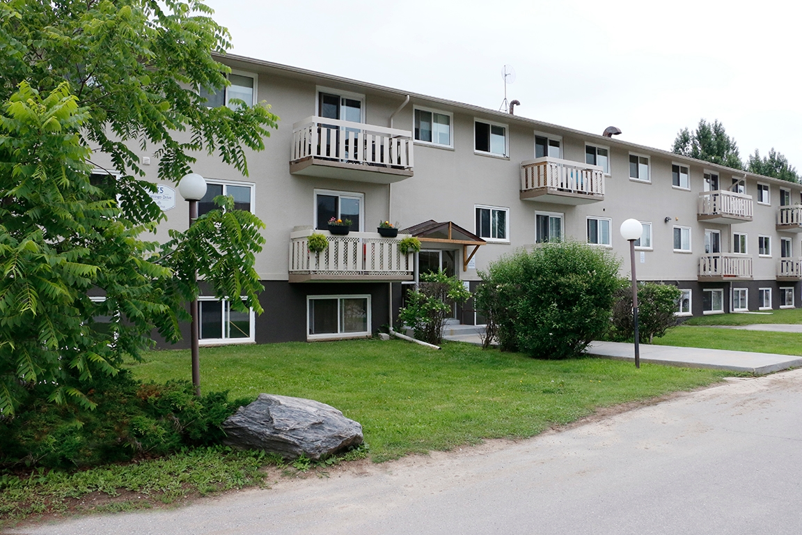 Primary Photo - Flamingo Apartments