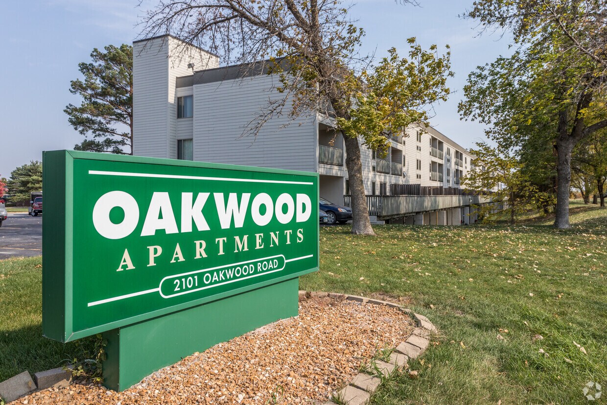 Oakwood Apartments 2101 Oakwood Rd Ames, IA