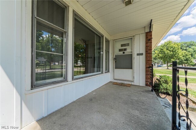Foto del edificio - 24111 Edgehill Dr