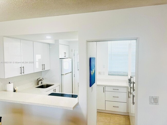 Building Photo - 3020 Marcos Dr