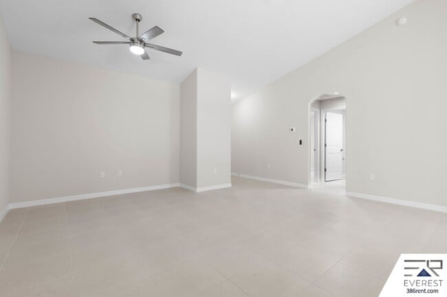 Foto del edificio - FULLY FENCED, LIKE- NEW 3/2/1 TOWNHOUSE ON A CUL DE SAC IN BEAUTIFUL SEMINOLE WOODS