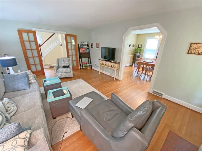 Building Photo - 2577 Elmwood Ave
