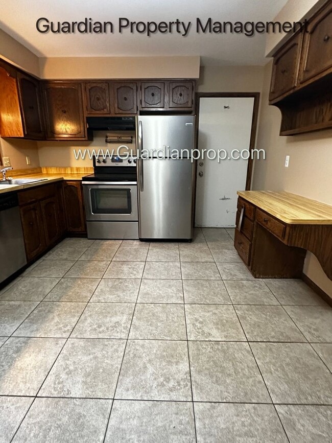 Building Photo - Marcy Holmes Side By Side Duplex, Laundry,...