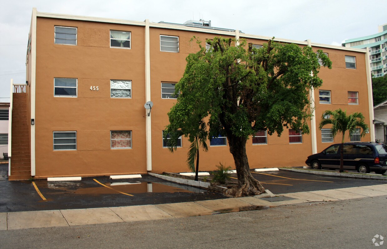 Building Photo - 455 NE 32nd St