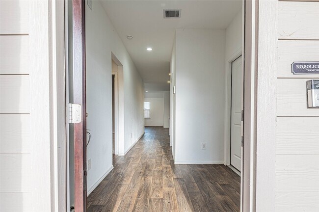 Building Photo - 5110 Hedgerose Ln