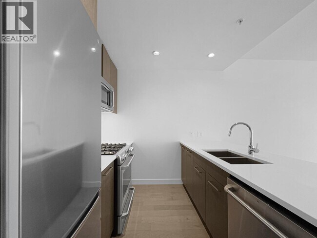 Photo du bâtiment - 9060 University Crescent