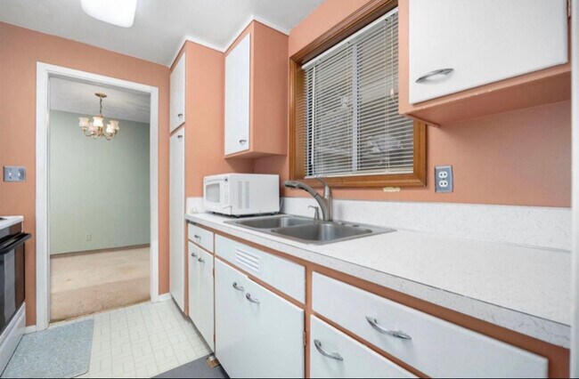 Foto del edificio - 2112 Trippe St