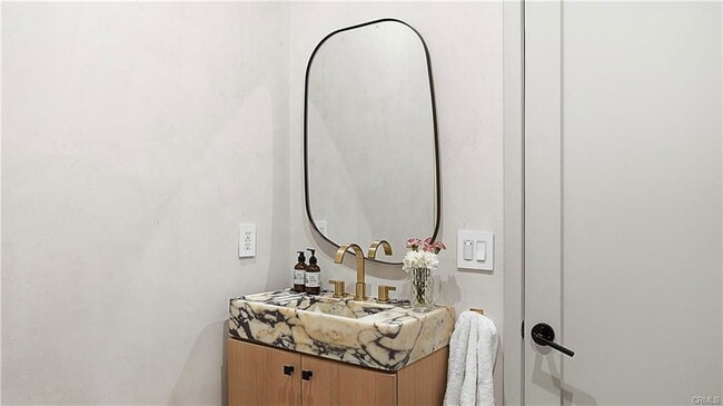 Building Photo - 8840 Ashcroft Ave