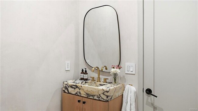 Foto del edificio - 8840 Ashcroft Ave