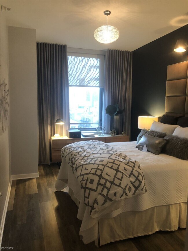 Foto del edificio - 1 br, 1 bath  - 420 W Huron St Apt 1504