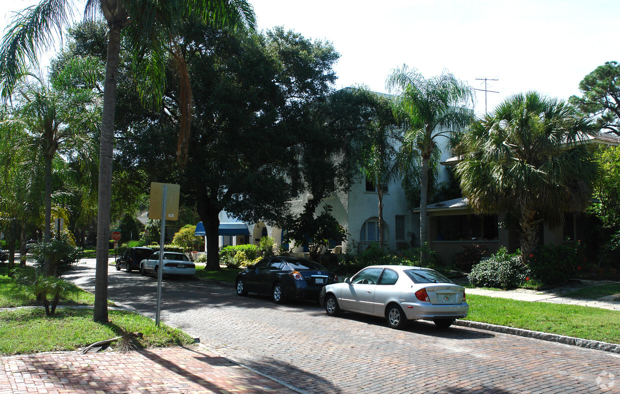 San Rafel Apartments - San Rafael Apartments