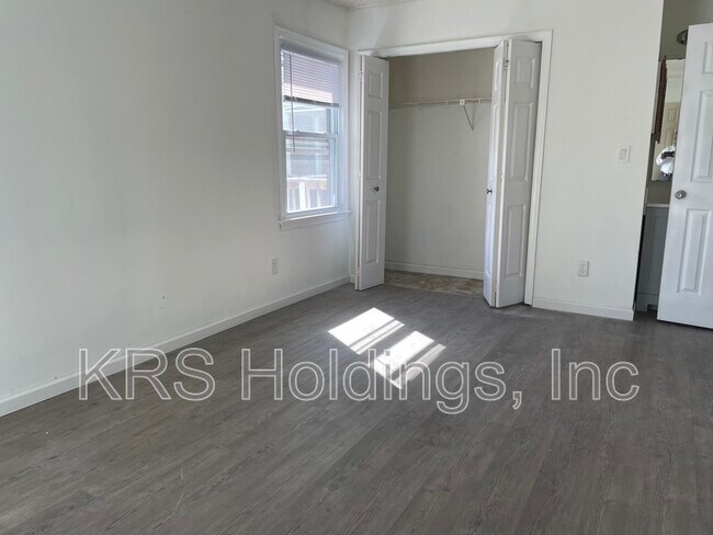 Building Photo - 1325 Battleford Dr
