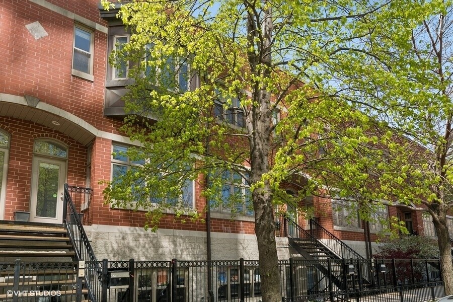 Foto principal - 1816 S Calumet Ave