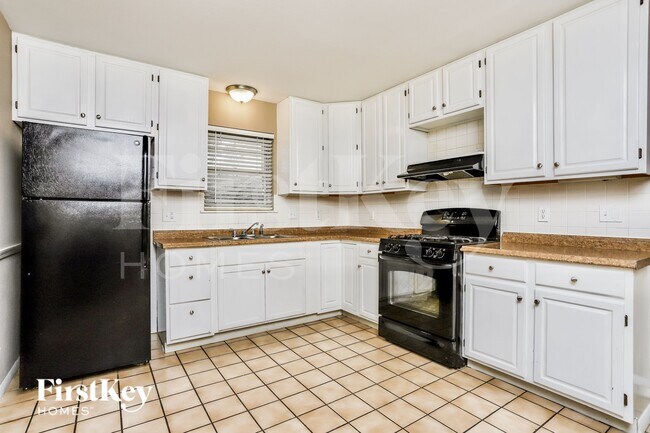 Building Photo - 14035 Invicta Dr