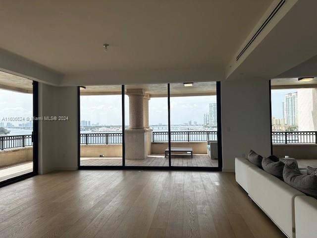 Foto del edificio - 6800 Fisher Island Dr