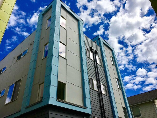 Foto del edificio - 4813 Delridge Wy SW