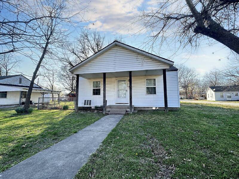 Primary Photo - 324 N Coo Y Yah St