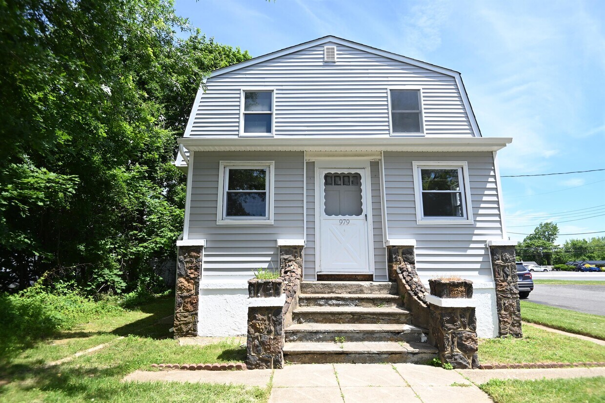 979 Leonardville Rd, Atlantic Highlands, NJ 07716 House for Rent in