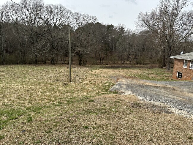 Foto del edificio - 4225 McGinnis Ferry Rd