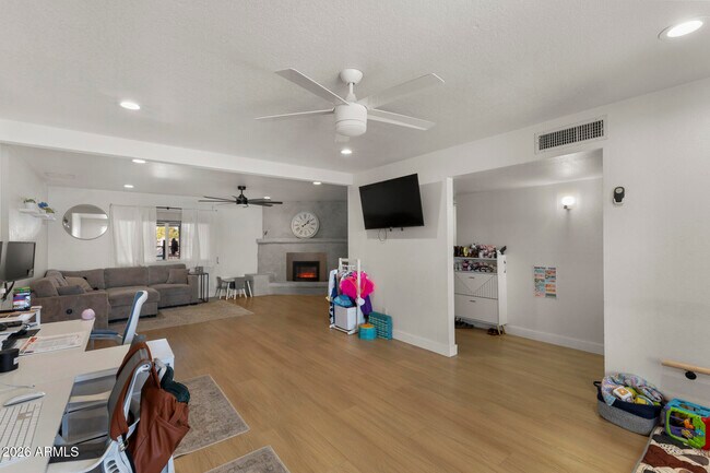 Building Photo - 2208 E Contessa Cir