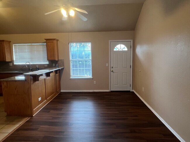 Building Photo - 8400 Aspen Hills Dr