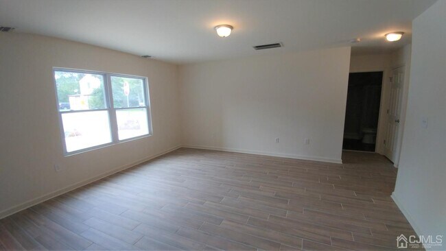 Foto del edificio - 503 Marlboro Rd