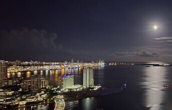Building Photo - 951 Brickell Ave