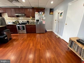 Building Photo - 458 E Girard Ave