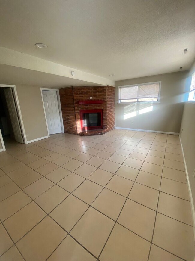 Foto del edificio - Duplex with Three Large Bedrooms and Two Family Rooms