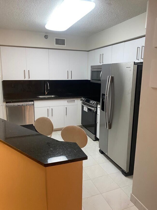 Foto del edificio - 3400 NE 192 St