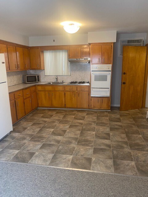 KITCHEN - 1701 Manhattan Ave