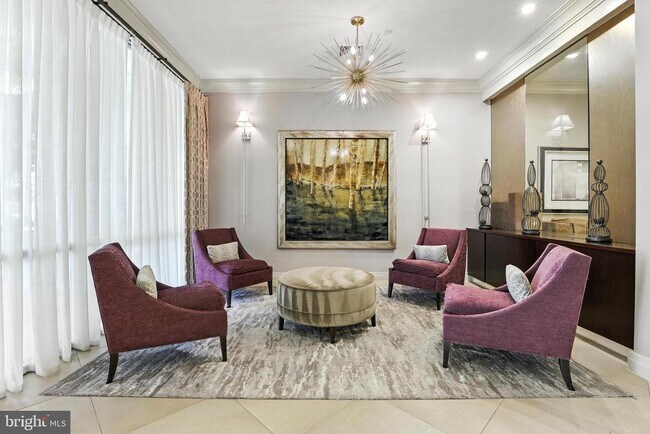 Foto del edificio - 2451 Midtown Ave