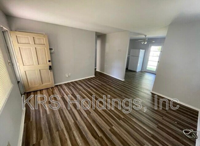 Foto del edificio - 1301 Grimes Rd