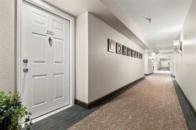 Foto del edificio - 2323 Feather Sound Dr