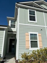 Building Photo - 3992 Vlg Vw Ln