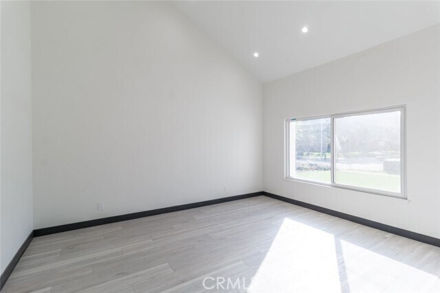 Building Photo - 9934 Farralone Ave