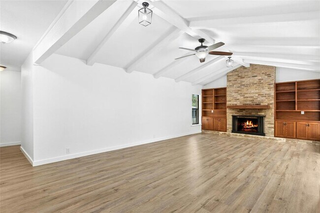 Building Photo - 1401 Dragon Dr