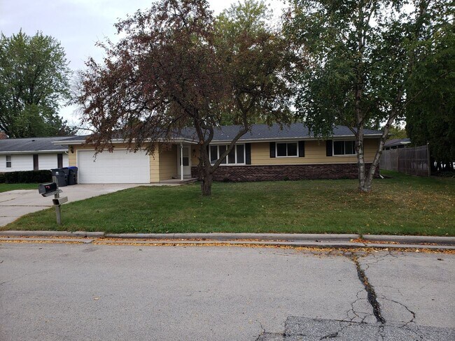 Foto del edificio - Beautiful 3 bedroom 2 bath Single Family H...