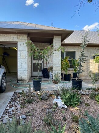 Building Photo - 1421 Hi Cir N