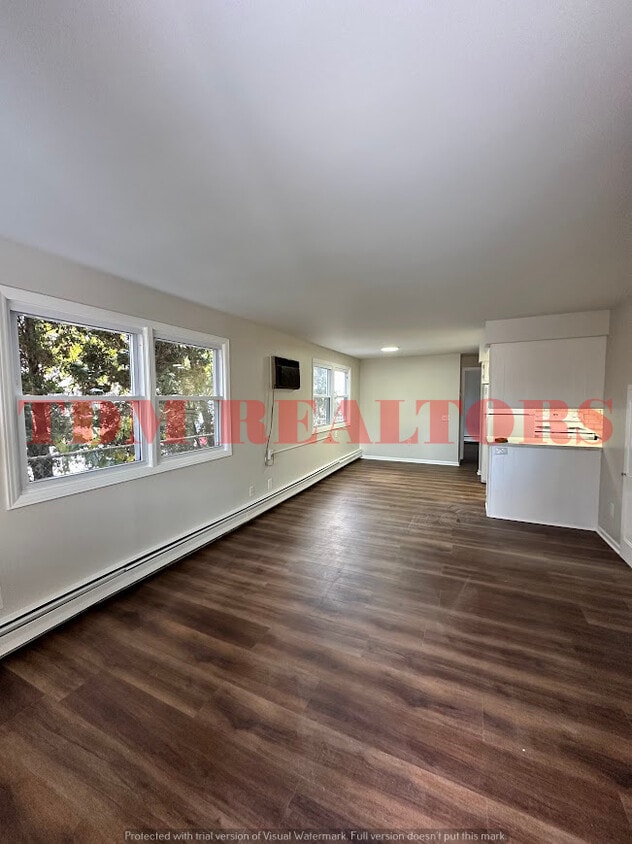 Foto principal - 302 E Clinton St