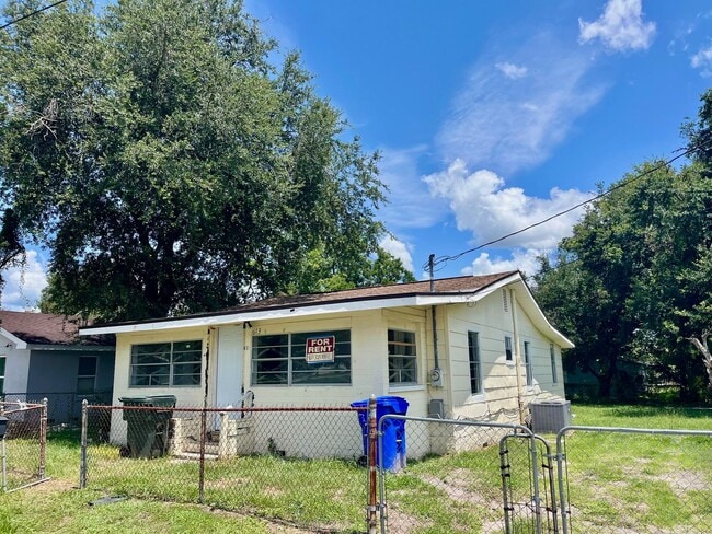 Foto del edificio - Beautifully Remodeled Lakeland 3BR/1BA Hom...