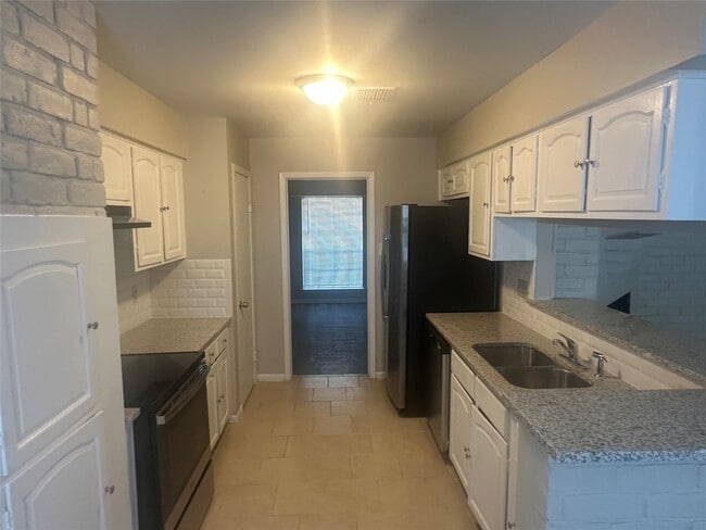 Building Photo - 403 Mistywood Dr