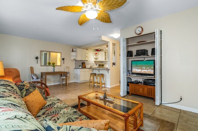 Building Photo - Fully Furnished 2 Bed/1.5 Bath, Maui Garde...