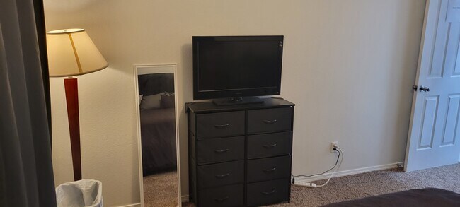 Foto del edificio - 5325 Caprock Ct NE